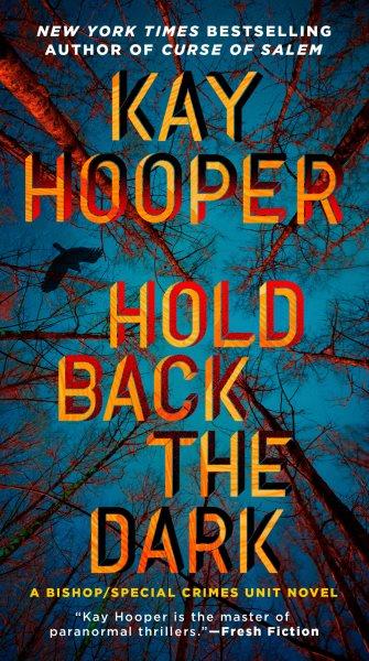 Hold back the dark / Kay Hooper.